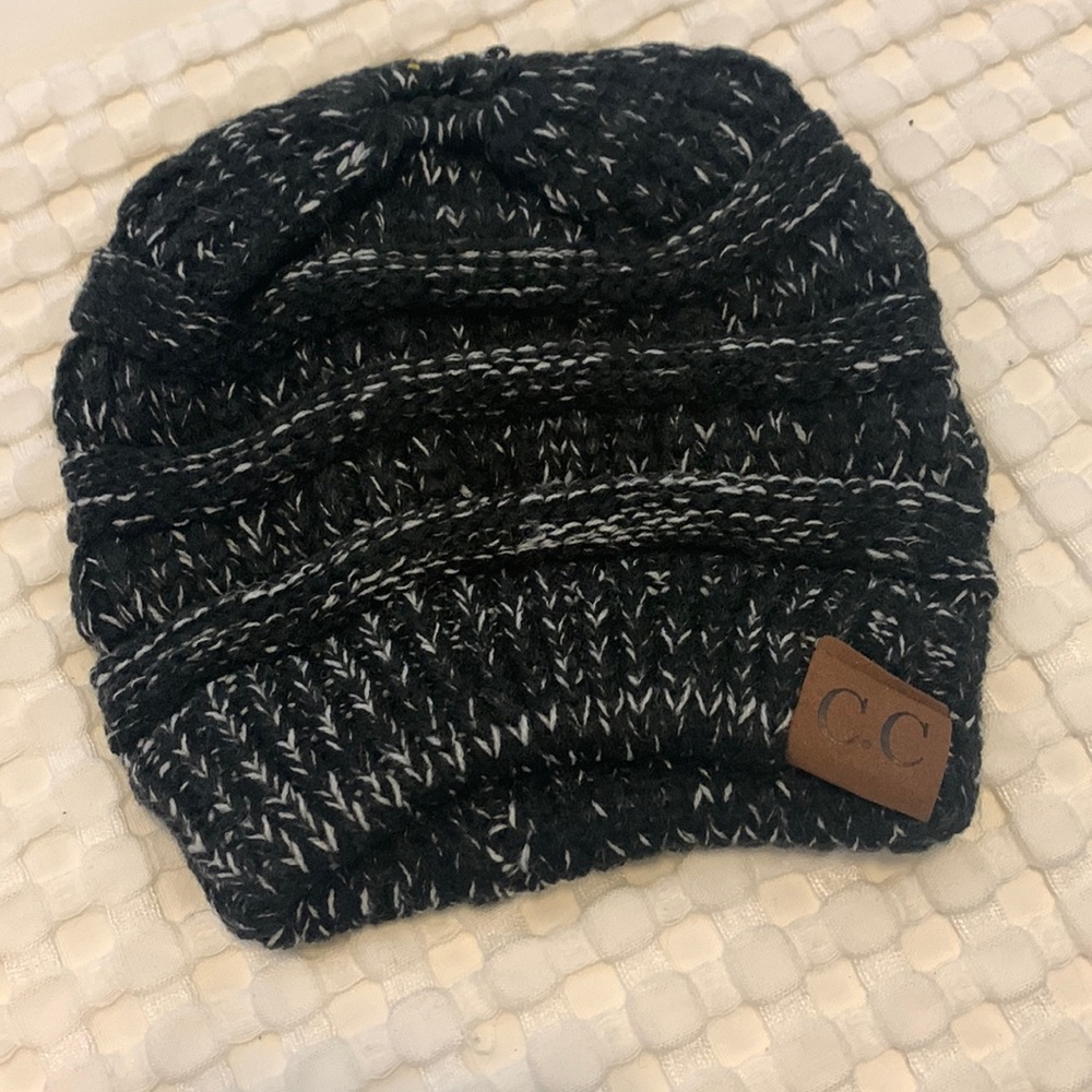 Beanie with hole for hair/bun